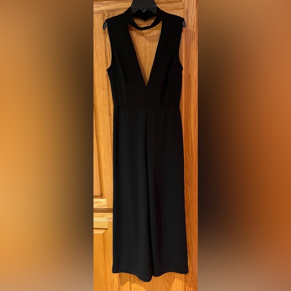 Windsor Pants - Windsor Black Deep V-Neck & Deep V-Back Cropped Wide Leg Jumpsuit Size‎ Medium